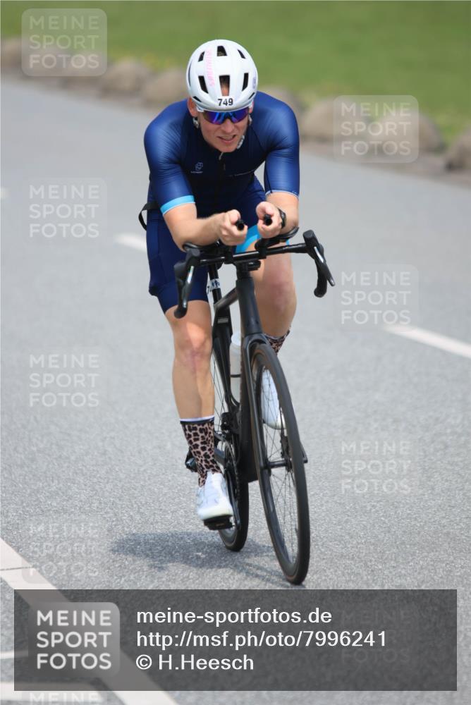 21.06.2025 - 27. Vierlanden-Triathlon H.Heesch http://msf.ph/oto/7996241 15.06.2025 12:07:16 Radfahren 662, 749, 867, 869 meine-sportfotos.de