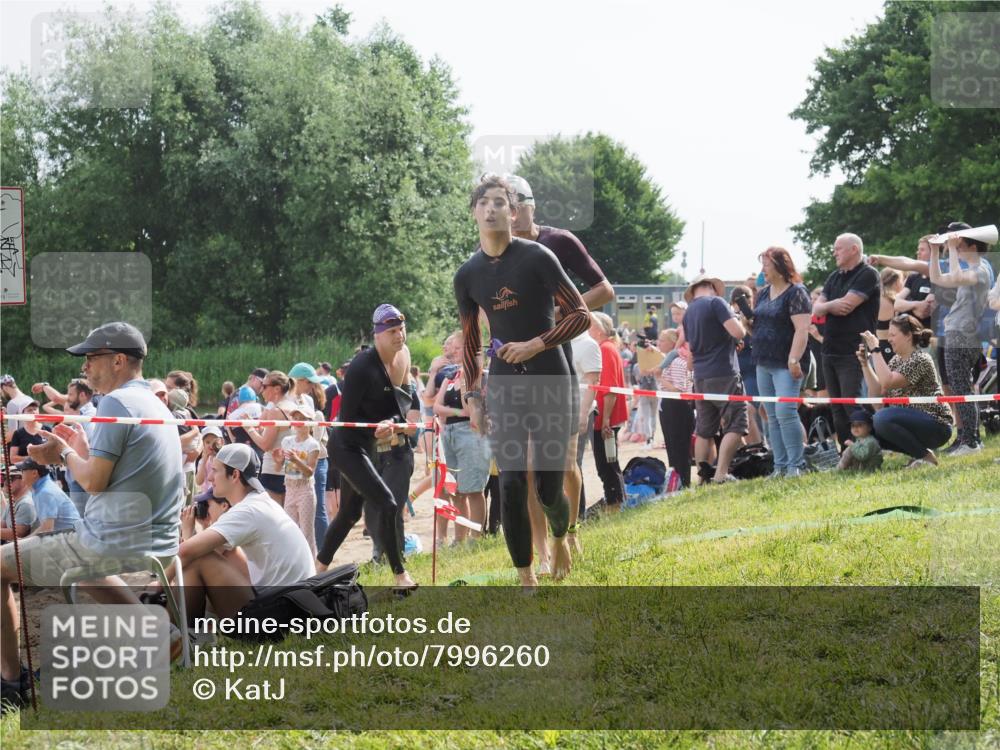 15.06.2025 - 27. Vierlanden-Triathlon KatJ http://msf.ph/oto/7996260 15.06.2025 09:55:28 Schwimmen 306, 316, 327, 329, 335, 348, 353 meine-sportfotos.de