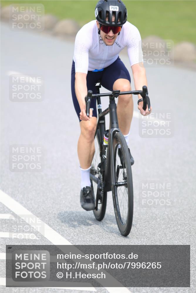 21.06.2025 - 27. Vierlanden-Triathlon H.Heesch http://msf.ph/oto/7996265 15.06.2025 12:20:11 Radfahren 709, 820, 922 meine-sportfotos.de