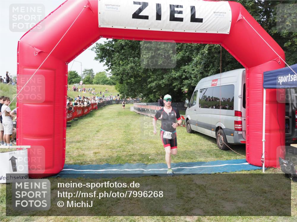 21.06.2025 - 27. Vierlanden-Triathlon MichiJ http://msf.ph/oto/7996268 15.06.2026 11:19:49 Ziel 458 meine-sportfotos.de