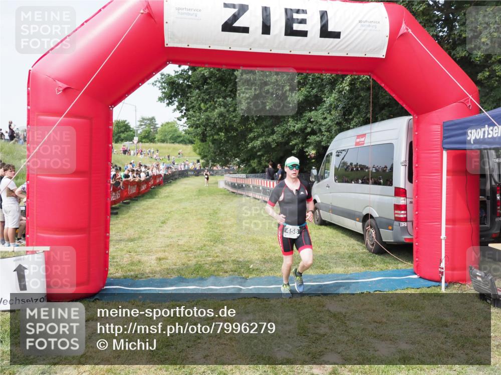 21.06.2025 - 27. Vierlanden-Triathlon MichiJ http://msf.ph/oto/7996279 15.06.2026 11:19:50 Ziel 458 meine-sportfotos.de