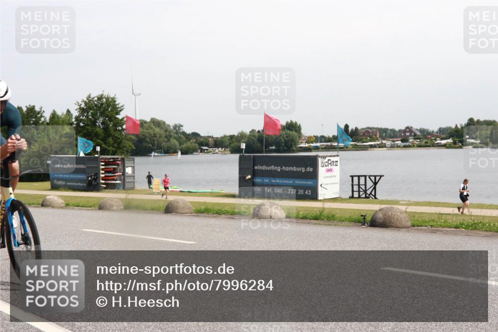 21.06.2025 - 27. Vierlanden-Triathlon H.Heesch http://msf.ph/oto/7996284 15.06.2025 11:29:58 Radfahren 656, 730, 932, 936 meine-sportfotos.de