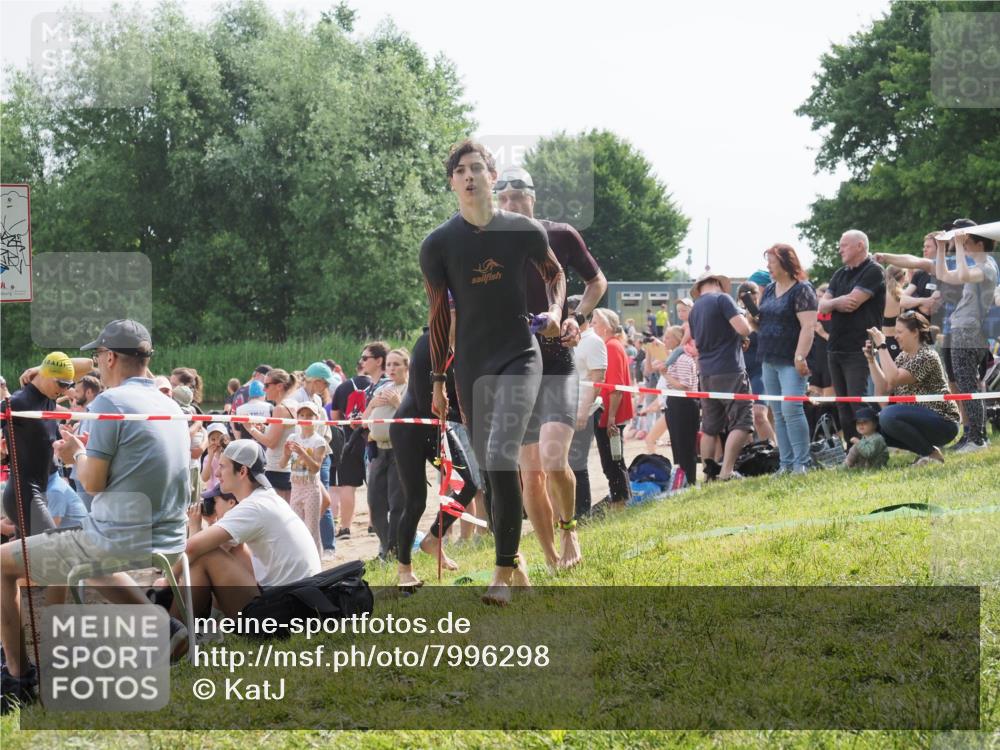15.06.2025 - 27. Vierlanden-Triathlon KatJ http://msf.ph/oto/7996298 15.06.2025 09:55:28 Schwimmen 306, 316, 327, 329, 335, 348, 353 meine-sportfotos.de