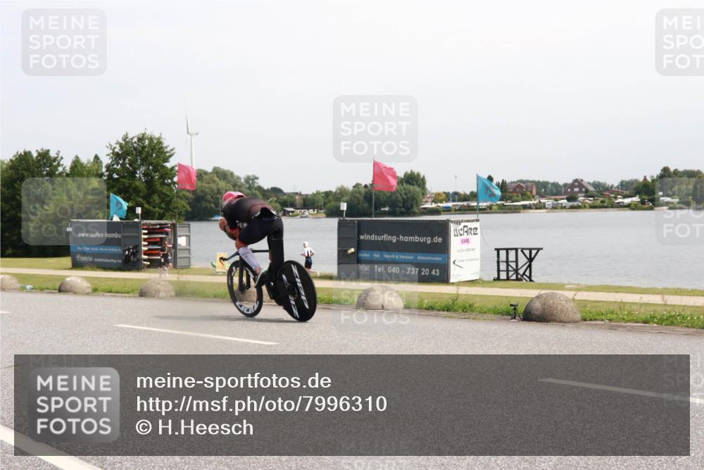 21.06.2025 - 27. Vierlanden-Triathlon H.Heesch http://msf.ph/oto/7996310 15.06.2025 11:30:08 Radfahren 676, 726, 890 meine-sportfotos.de