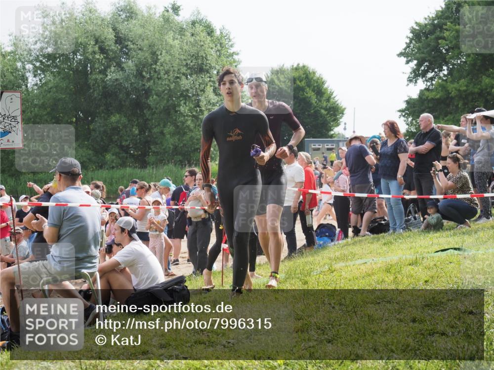 15.06.2025 - 27. Vierlanden-Triathlon KatJ http://msf.ph/oto/7996315 15.06.2025 09:55:28 Schwimmen 306, 316, 327, 329, 335, 348, 353 meine-sportfotos.de