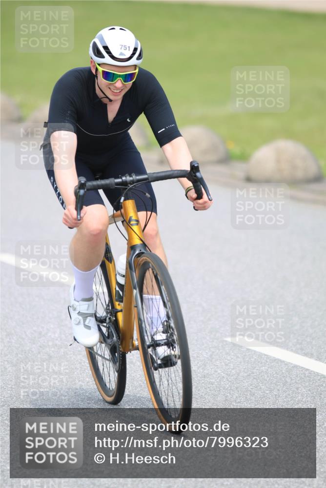 21.06.2025 - 27. Vierlanden-Triathlon H.Heesch http://msf.ph/oto/7996323 15.06.2025 12:20:27 Radfahren 751 meine-sportfotos.de