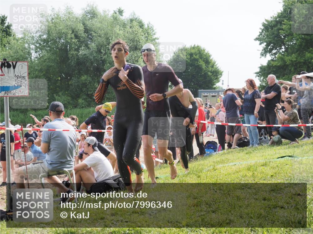 15.06.2025 - 27. Vierlanden-Triathlon KatJ http://msf.ph/oto/7996346 15.06.2025 09:55:28 Schwimmen 306, 316, 327, 329, 335, 348, 353 meine-sportfotos.de