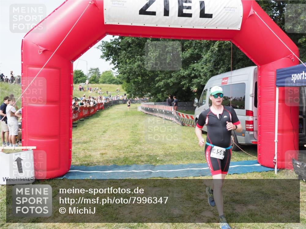 21.06.2025 - 27. Vierlanden-Triathlon MichiJ http://msf.ph/oto/7996347 15.06.2026 11:19:50 Ziel 458 meine-sportfotos.de