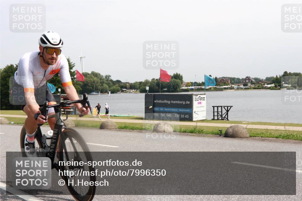 21.06.2025 - 27. Vierlanden-Triathlon H.Heesch http://msf.ph/oto/7996350 15.06.2025 11:30:09 Radfahren 676, 726, 890 meine-sportfotos.de