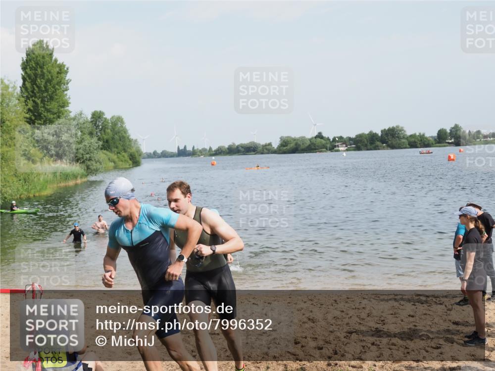 21.06.2025 - 27. Vierlanden-Triathlon MichiJ http://msf.ph/oto/7996352 15.06.2026 09:57:40 Schwimmen 287, 298, 309, 340, 827 meine-sportfotos.de