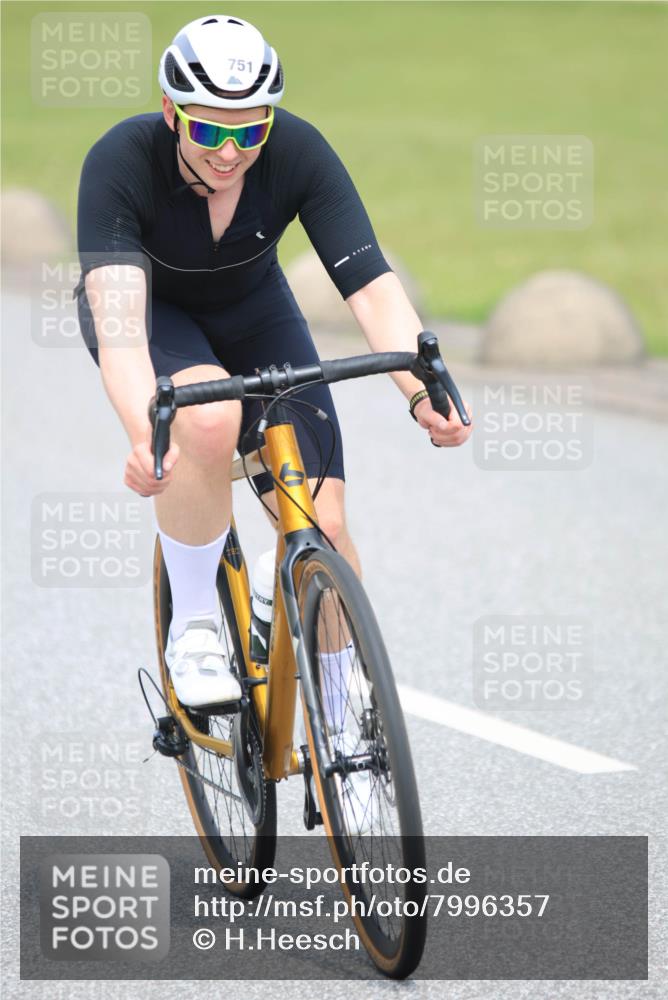 21.06.2025 - 27. Vierlanden-Triathlon H.Heesch http://msf.ph/oto/7996357 15.06.2025 12:20:27 Radfahren 751 meine-sportfotos.de