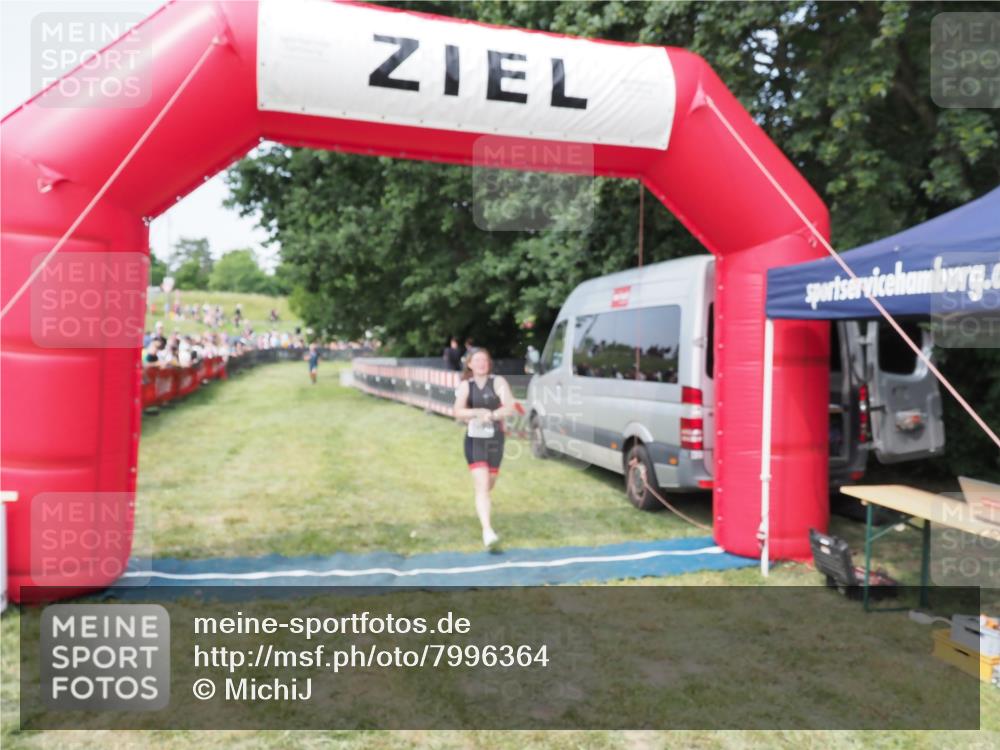 21.06.2025 - 27. Vierlanden-Triathlon MichiJ http://msf.ph/oto/7996364 15.06.2026 11:19:57 Ziel 1399 meine-sportfotos.de