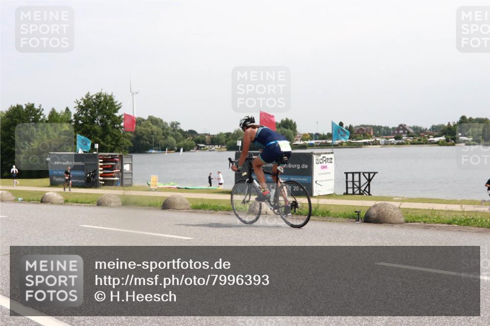 21.06.2025 - 27. Vierlanden-Triathlon H.Heesch http://msf.ph/oto/7996393 15.06.2025 11:30:14 Radfahren 676, 726, 735, 890, 930, 973 meine-sportfotos.de