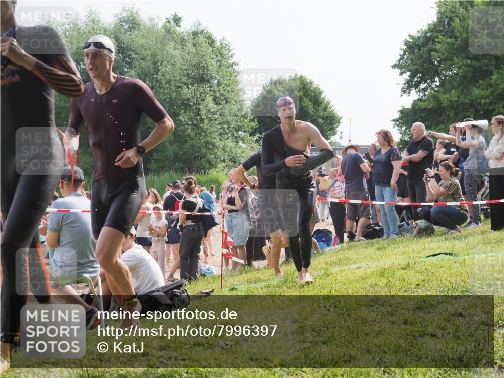 15.06.2025 - 27. Vierlanden-Triathlon KatJ http://msf.ph/oto/7996397 15.06.2025 09:55:29 Schwimmen 272, 306, 316, 327, 329, 335, 348, 353, 548 meine-sportfotos.de