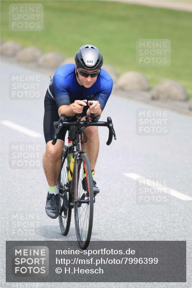 21.06.2025 - 27. Vierlanden-Triathlon H.Heesch http://msf.ph/oto/7996399 15.06.2025 12:20:45 Radfahren 649, 710 meine-sportfotos.de