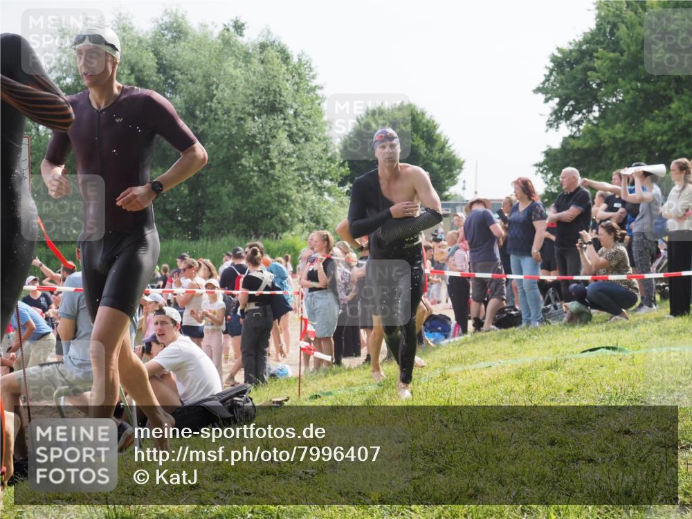 15.06.2025 - 27. Vierlanden-Triathlon KatJ http://msf.ph/oto/7996407 15.06.2025 09:55:29 Schwimmen 272, 306, 316, 327, 329, 335, 348, 353, 548 meine-sportfotos.de