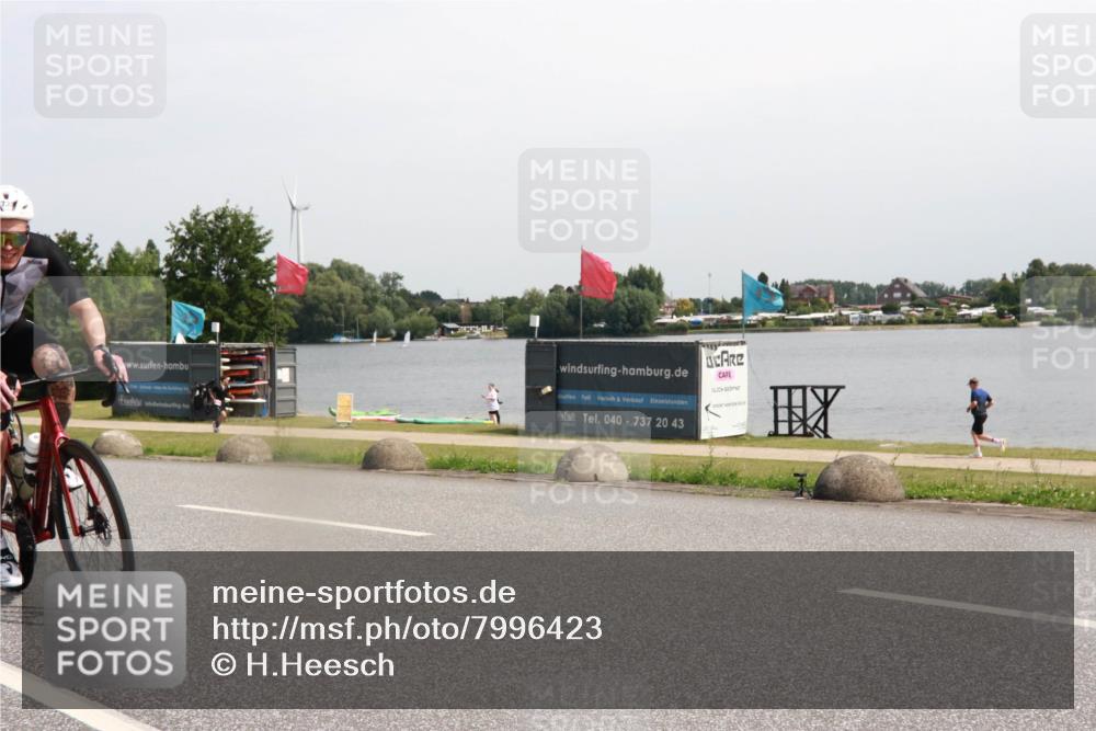 21.06.2025 - 27. Vierlanden-Triathlon H.Heesch http://msf.ph/oto/7996423 15.06.2025 11:30:15 Radfahren 676, 726, 735, 930, 973 meine-sportfotos.de