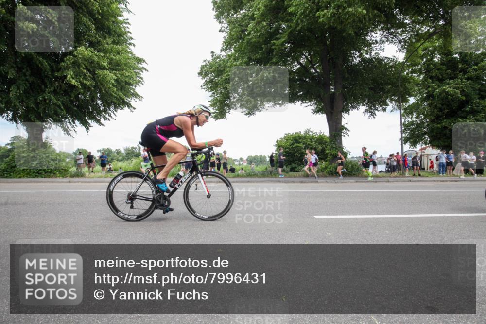 15.06.2025 - 7 Türme Triathlon Yannick Fuchs http://msf.ph/oto/7996431 15.06.2025 13:46:48 Radfahren 581, 726, 735, 752, 788, 888, 957, 968, 976, 1109, 1113 meine-sportfotos.de