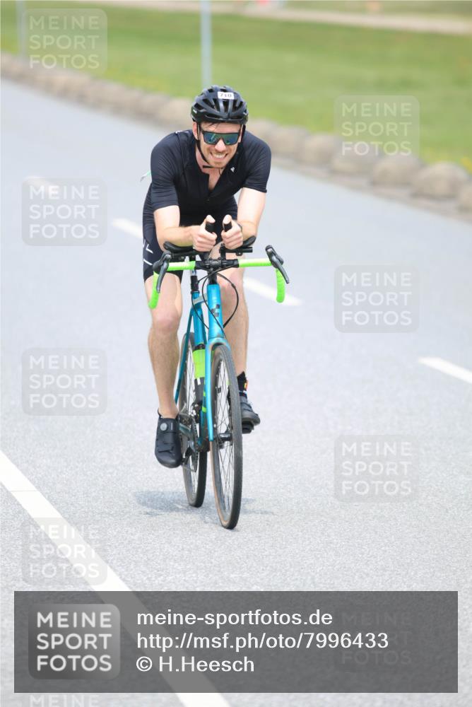 21.06.2025 - 27. Vierlanden-Triathlon H.Heesch http://msf.ph/oto/7996433 15.06.2025 12:20:51 Radfahren 710 meine-sportfotos.de