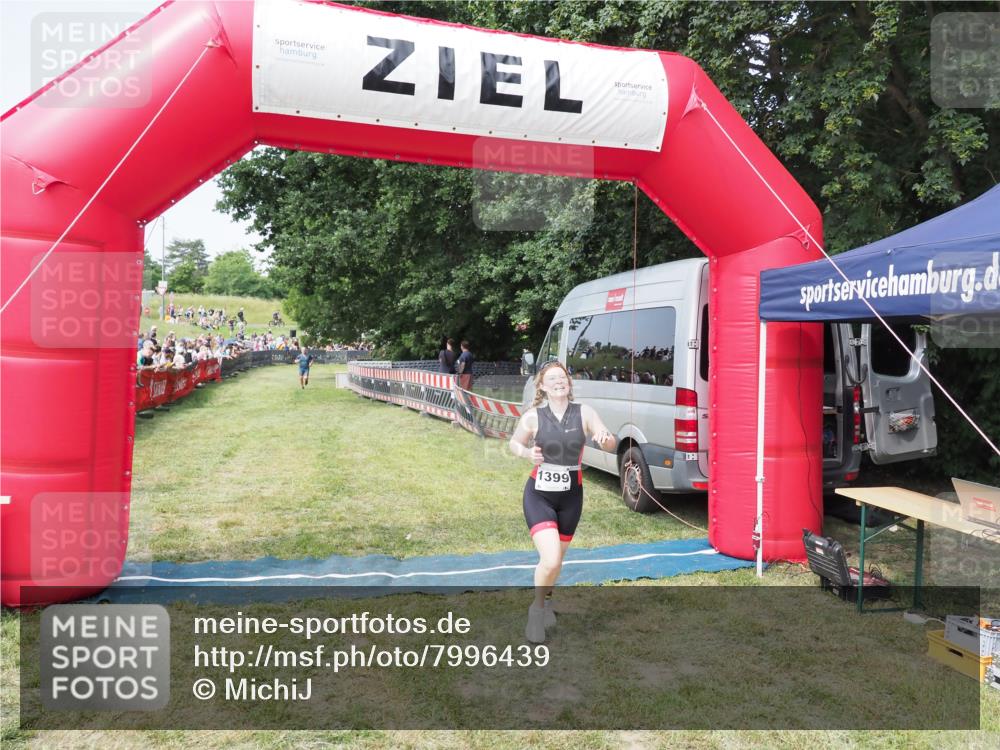 21.06.2025 - 27. Vierlanden-Triathlon MichiJ http://msf.ph/oto/7996439 15.06.2026 11:19:58 Ziel 1399 meine-sportfotos.de