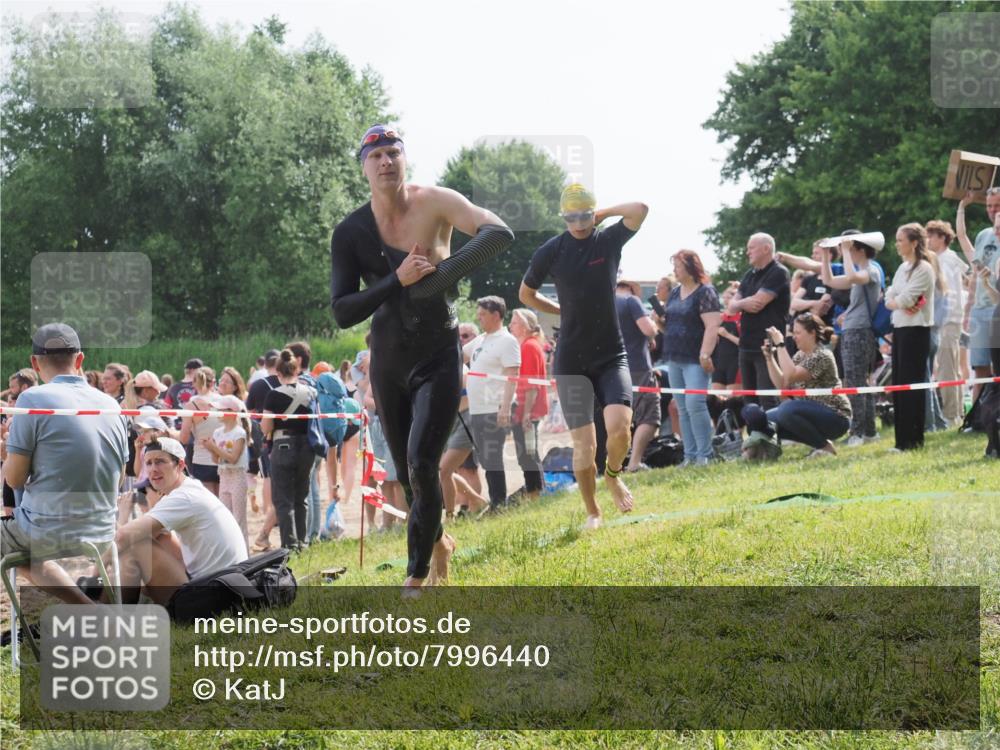 15.06.2025 - 27. Vierlanden-Triathlon KatJ http://msf.ph/oto/7996440 15.06.2025 09:55:30 Schwimmen 272, 316, 327, 329, 335, 348, 353, 548 meine-sportfotos.de