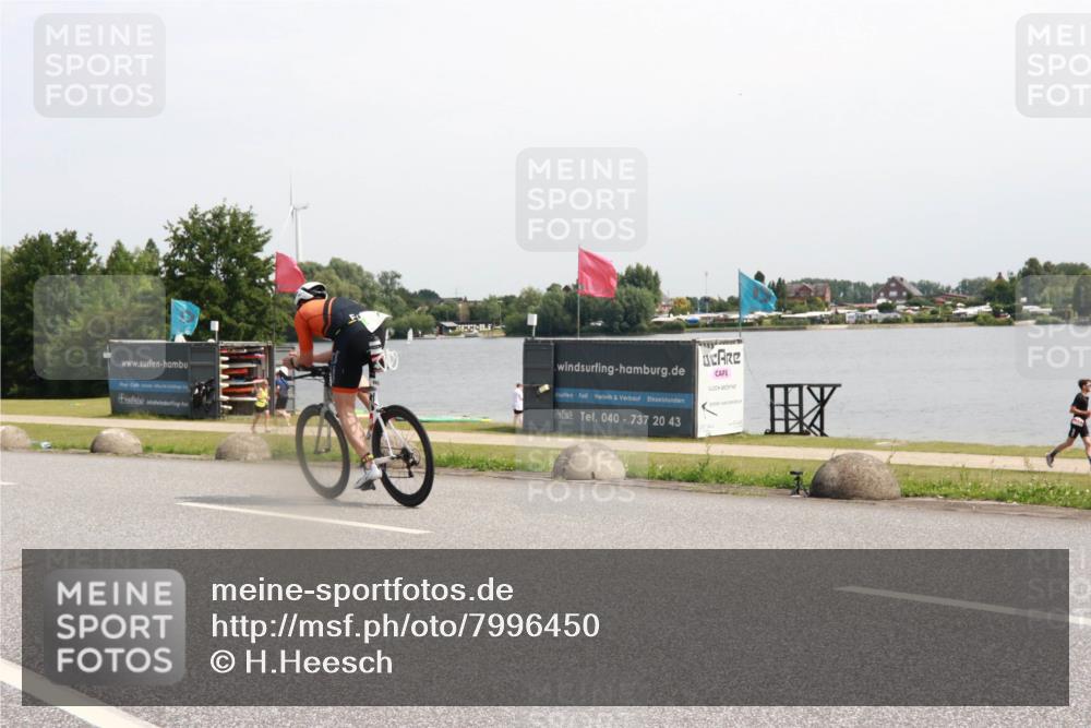 21.06.2025 - 27. Vierlanden-Triathlon H.Heesch http://msf.ph/oto/7996450 15.06.2025 11:30:24 Radfahren 693, 736, 940 meine-sportfotos.de