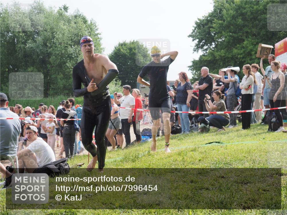 15.06.2025 - 27. Vierlanden-Triathlon KatJ http://msf.ph/oto/7996454 15.06.2025 09:55:30 Schwimmen 272, 316, 327, 329, 335, 348, 353, 548 meine-sportfotos.de