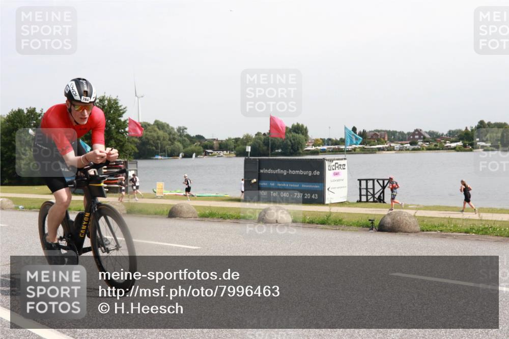 21.06.2025 - 27. Vierlanden-Triathlon H.Heesch http://msf.ph/oto/7996463 15.06.2025 11:30:37 Radfahren 725, 764 meine-sportfotos.de