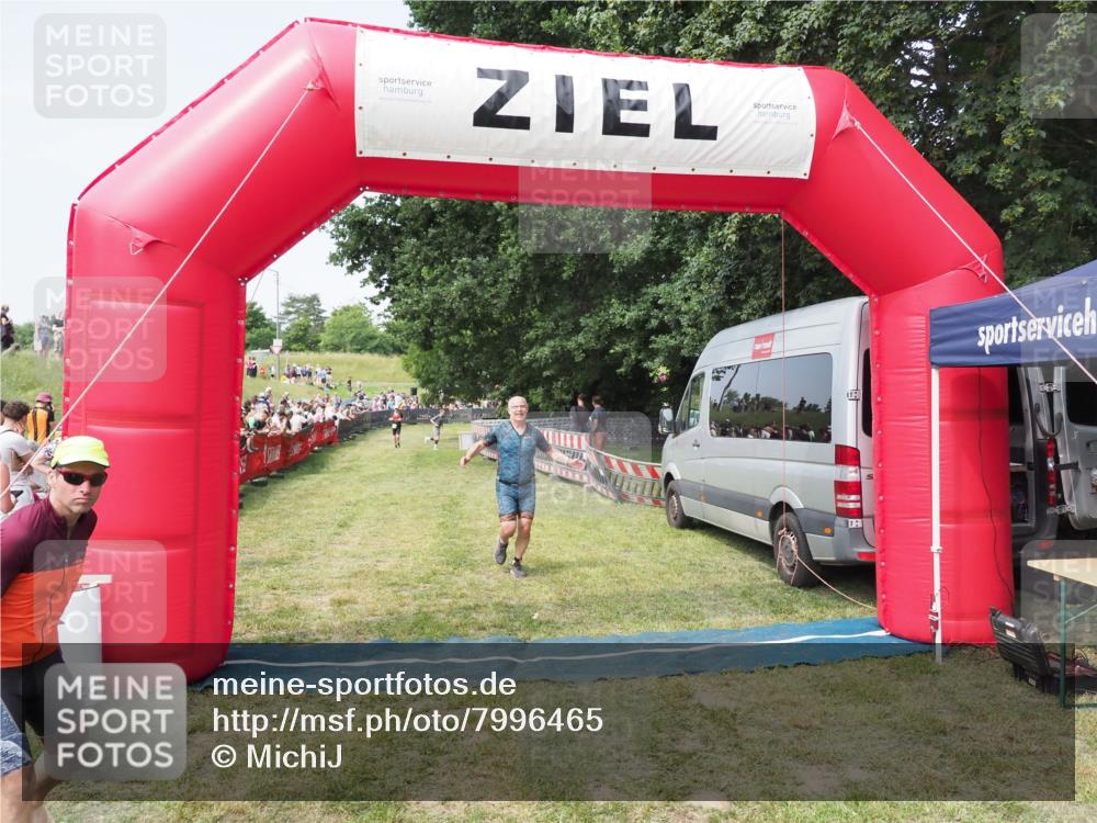 21.06.2025 - 27. Vierlanden-Triathlon MichiJ http://msf.ph/oto/7996465 15.06.2026 11:20:04 Ziel 414, 1399 meine-sportfotos.de