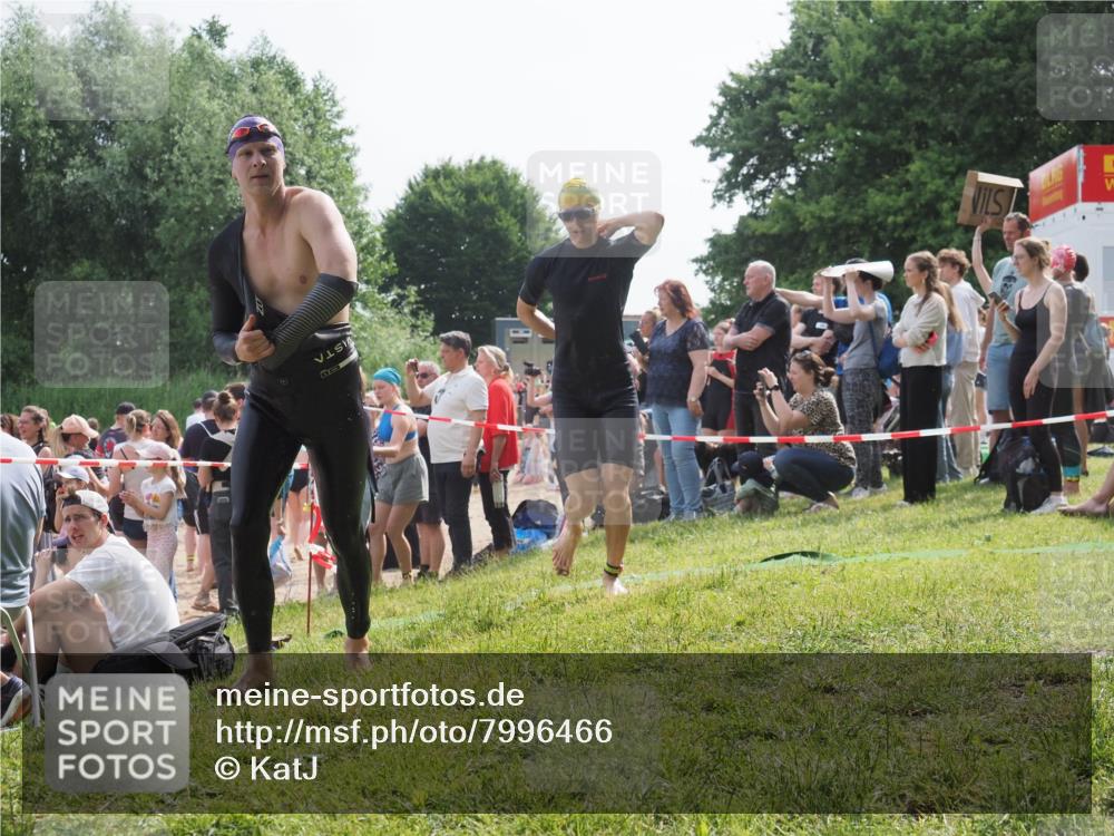 15.06.2025 - 27. Vierlanden-Triathlon KatJ http://msf.ph/oto/7996466 15.06.2025 09:55:30 Schwimmen 272, 316, 327, 329, 335, 348, 353, 548 meine-sportfotos.de
