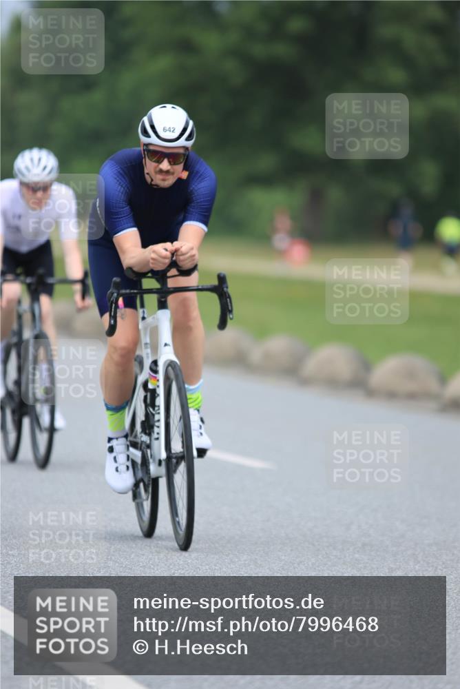 21.06.2025 - 27. Vierlanden-Triathlon H.Heesch http://msf.ph/oto/7996468 15.06.2025 12:13:54 Radfahren 642, 715, 959 meine-sportfotos.de