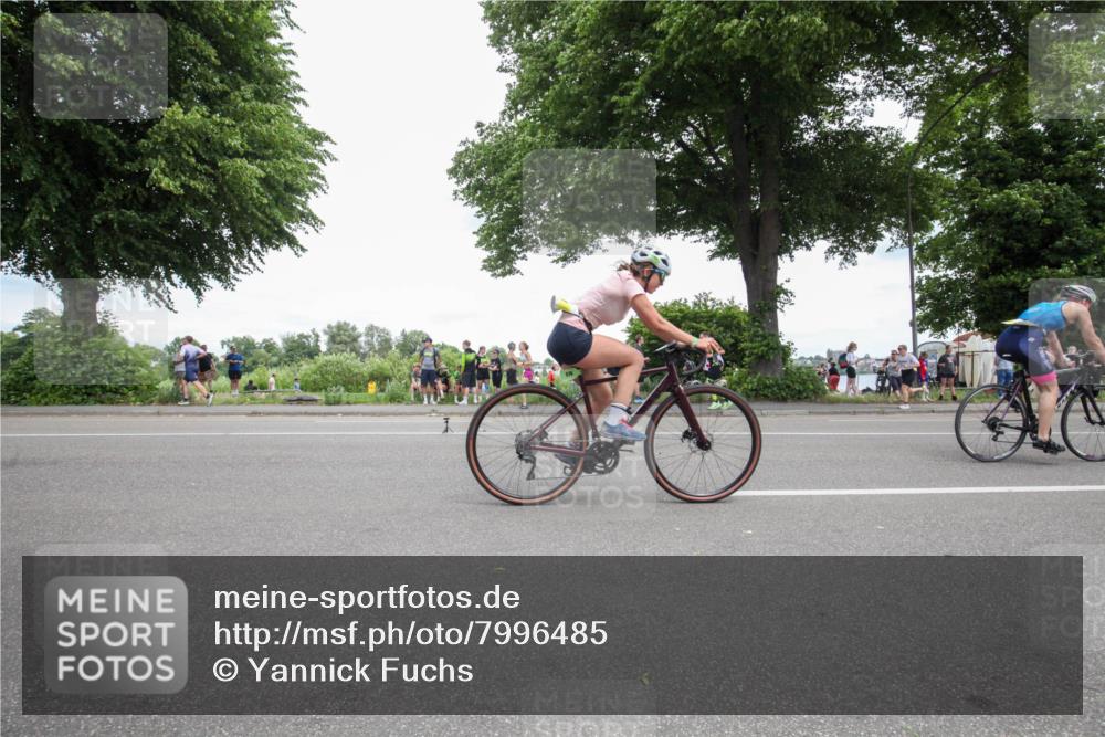 15.06.2025 - 7 Türme Triathlon Yannick Fuchs http://msf.ph/oto/7996485 15.06.2025 13:46:49 Radfahren 581, 726, 735, 752, 788, 888, 957, 968, 976, 1109, 1113 meine-sportfotos.de