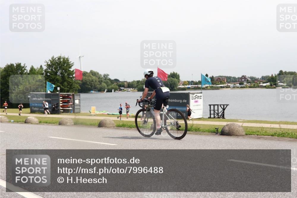 21.06.2025 - 27. Vierlanden-Triathlon H.Heesch http://msf.ph/oto/7996488 15.06.2025 11:30:40 Radfahren 725, 764 meine-sportfotos.de