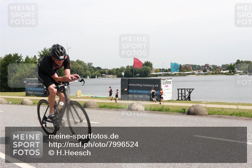 21.06.2025 - 27. Vierlanden-Triathlon H.Heesch http://msf.ph/oto/7996524 15.06.2025 11:30:48 Radfahren 712, 875, 923 meine-sportfotos.de