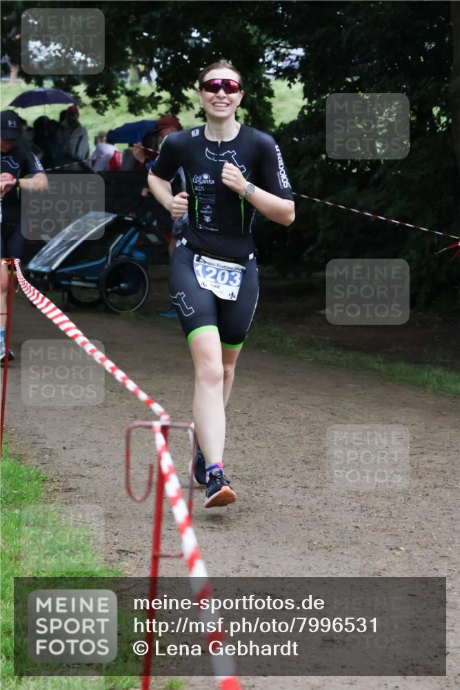 21.06.2025 - 27. Vierlanden-Triathlon Lena Gebhardt http://msf.ph/oto/7996531 15.06.2025 13:53:18 Laufen 203 meine-sportfotos.de
