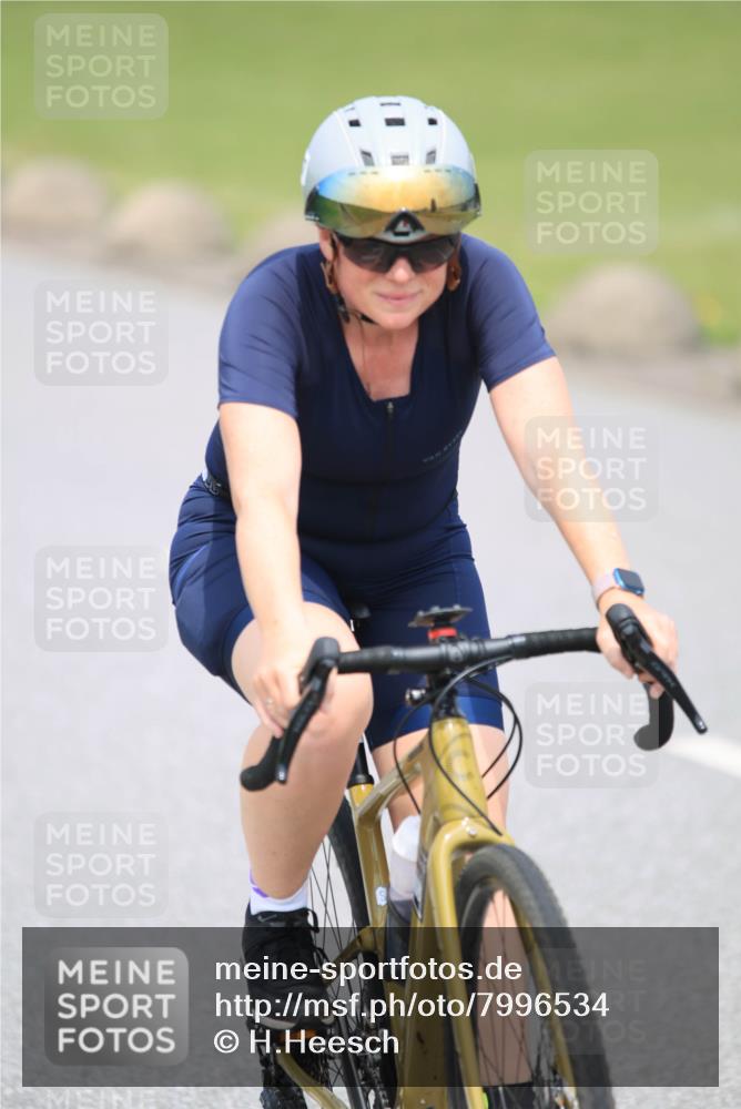 21.06.2025 - 27. Vierlanden-Triathlon H.Heesch http://msf.ph/oto/7996534 15.06.2025 12:22:01 Radfahren 644, 794, 900, 937 meine-sportfotos.de