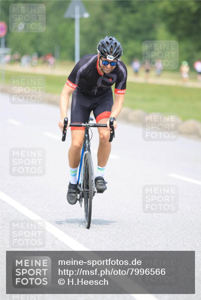 21.06.2025 - 27. Vierlanden-Triathlon H.Heesch http://msf.ph/oto/7996566 15.06.2025 12:22:07 Radfahren 644, 910 meine-sportfotos.de