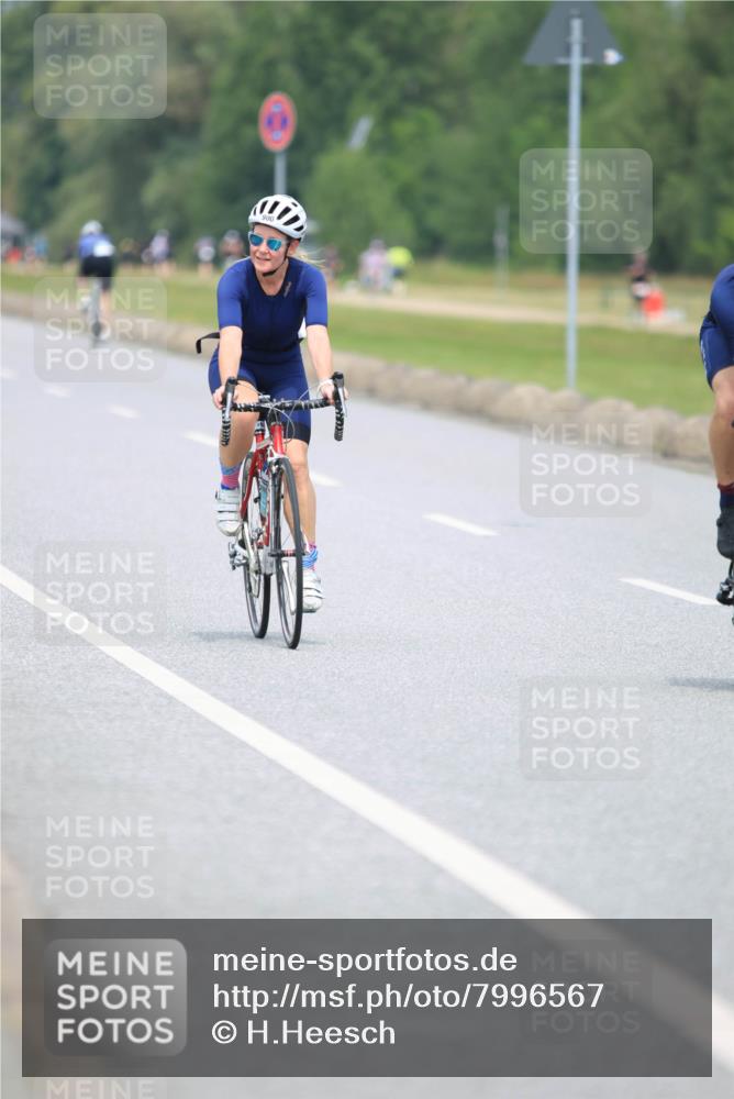 21.06.2025 - 27. Vierlanden-Triathlon H.Heesch http://msf.ph/oto/7996567 15.06.2025 12:14:43 Radfahren 697, 812, 900 meine-sportfotos.de
