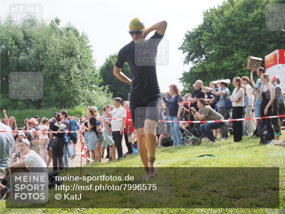 15.06.2025 - 27. Vierlanden-Triathlon KatJ http://msf.ph/oto/7996575 15.06.2025 09:55:32 Schwimmen 272, 316, 327, 329, 335, 348, 353, 548 meine-sportfotos.de