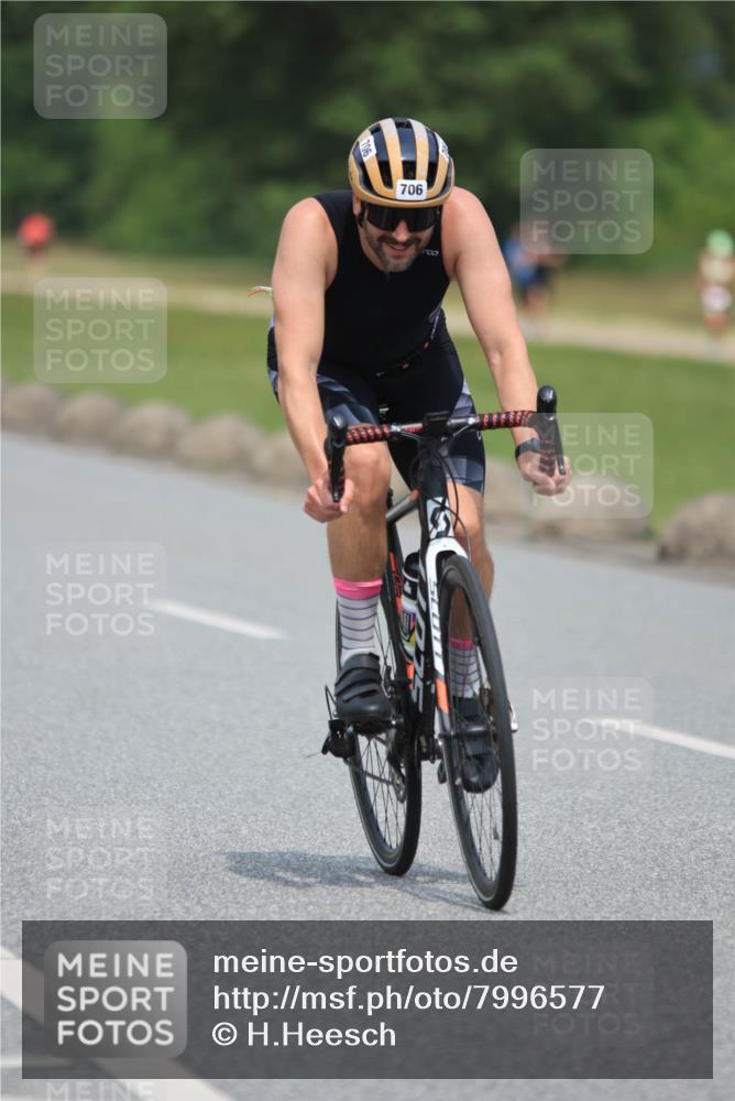 21.06.2025 - 27. Vierlanden-Triathlon H.Heesch http://msf.ph/oto/7996577 15.06.2025 12:22:23 Radfahren 706, 883, 884 meine-sportfotos.de