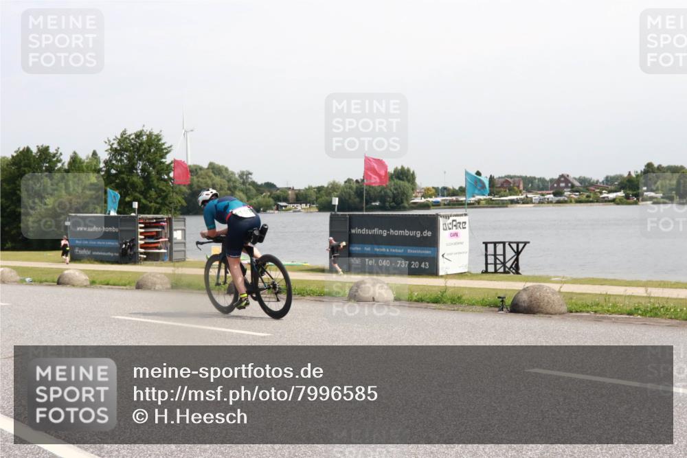 21.06.2025 - 27. Vierlanden-Triathlon H.Heesch http://msf.ph/oto/7996585 15.06.2025 11:30:57 Radfahren 167, 639, 749, 926 meine-sportfotos.de