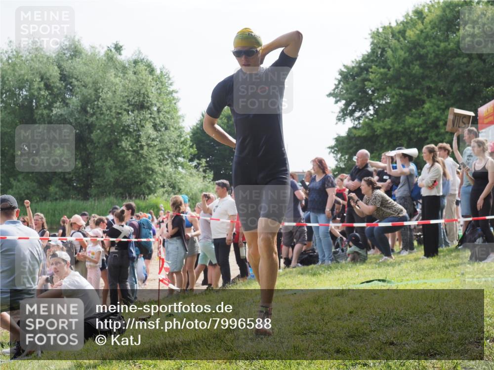 15.06.2025 - 27. Vierlanden-Triathlon KatJ http://msf.ph/oto/7996588 15.06.2025 09:55:32 Schwimmen 272, 316, 327, 329, 335, 348, 353, 548 meine-sportfotos.de