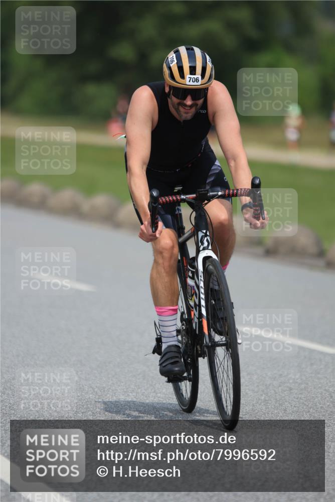 21.06.2025 - 27. Vierlanden-Triathlon H.Heesch http://msf.ph/oto/7996592 15.06.2025 12:22:23 Radfahren 706, 883, 884 meine-sportfotos.de