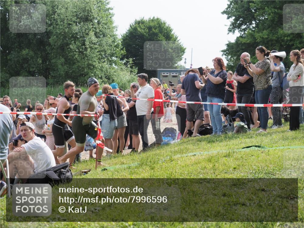 15.06.2025 - 27. Vierlanden-Triathlon KatJ http://msf.ph/oto/7996596 15.06.2025 09:55:34 Schwimmen 272, 316, 327, 329, 335, 348, 353, 548 meine-sportfotos.de