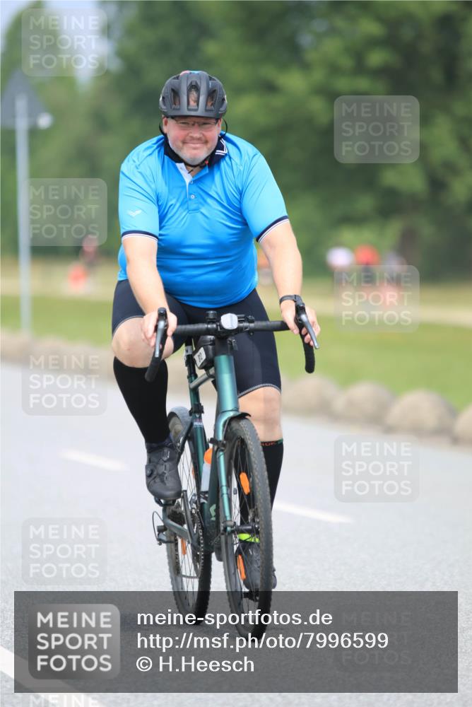 21.06.2025 - 27. Vierlanden-Triathlon H.Heesch http://msf.ph/oto/7996599 15.06.2025 12:14:49 Radfahren 207, 686, 812, 900, 1039, 1040, 1042, 1043 meine-sportfotos.de