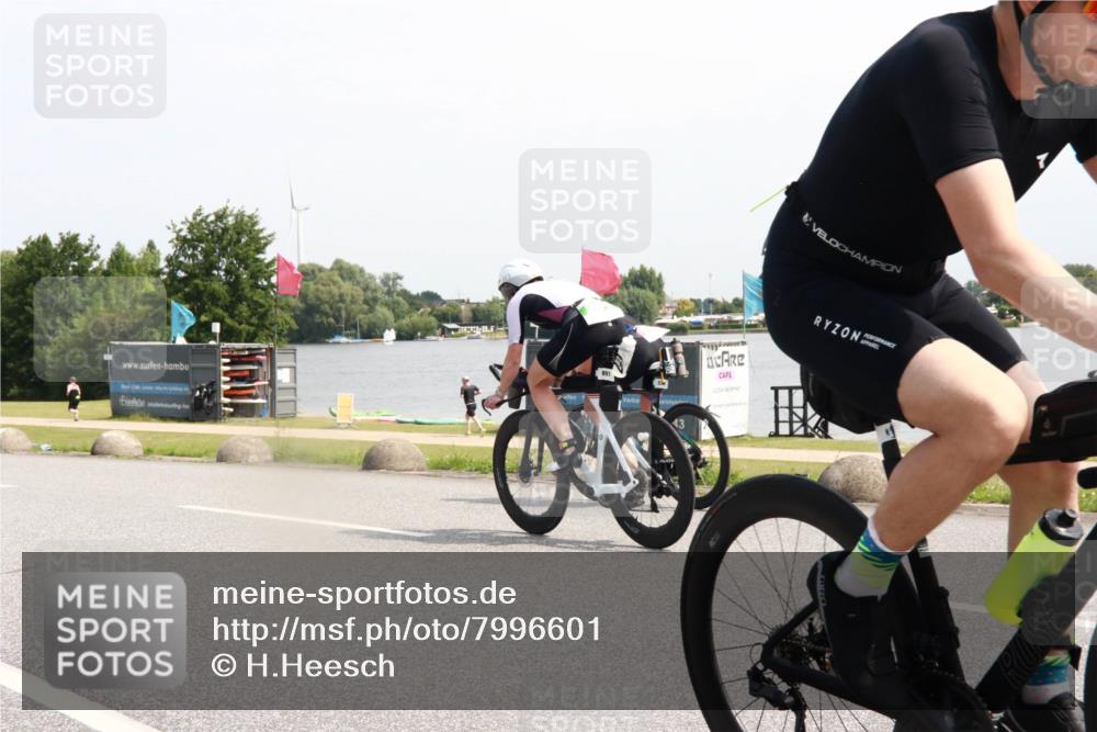21.06.2025 - 27. Vierlanden-Triathlon H.Heesch http://msf.ph/oto/7996601 15.06.2025 11:30:58 Radfahren 167, 639, 651, 749, 926, 980 meine-sportfotos.de