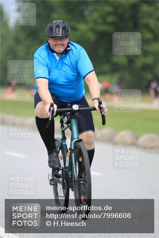 21.06.2025 - 27. Vierlanden-Triathlon H.Heesch http://msf.ph/oto/7996606 15.06.2025 12:14:49 Radfahren 207, 686, 812, 900, 1039, 1040, 1042, 1043 meine-sportfotos.de