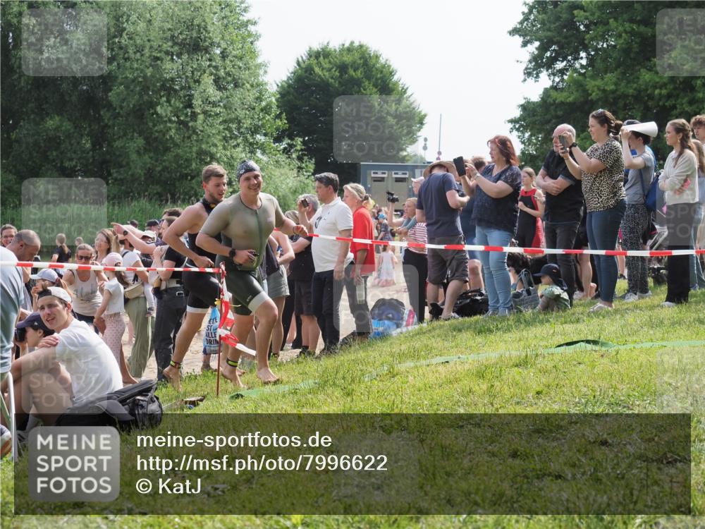 15.06.2025 - 27. Vierlanden-Triathlon KatJ http://msf.ph/oto/7996622 15.06.2025 09:55:34 Schwimmen 272, 316, 327, 329, 335, 348, 353, 548 meine-sportfotos.de
