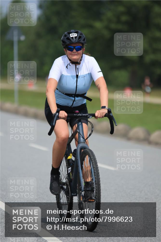 21.06.2025 - 27. Vierlanden-Triathlon H.Heesch http://msf.ph/oto/7996623 15.06.2025 12:22:25 Radfahren 706, 883, 884 meine-sportfotos.de