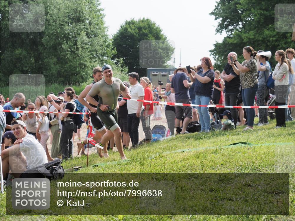 15.06.2025 - 27. Vierlanden-Triathlon KatJ http://msf.ph/oto/7996638 15.06.2025 09:55:34 Schwimmen 272, 316, 327, 329, 335, 348, 353, 548 meine-sportfotos.de